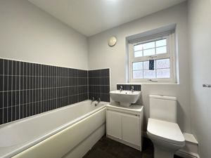 Main Bathroom- click for photo gallery